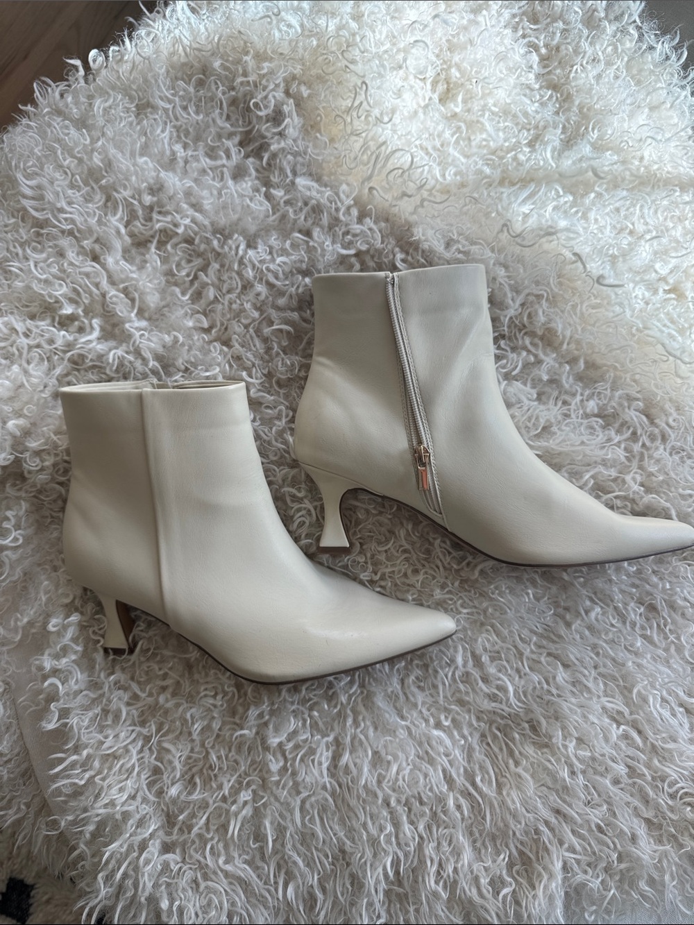 Abercrombie & Fitch nude color ankle booties in size 9. 2.5in heel. Worn once
